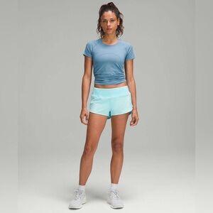A Lululemon 🍋 Speed Up Low-Rise Lined Short 2.5"